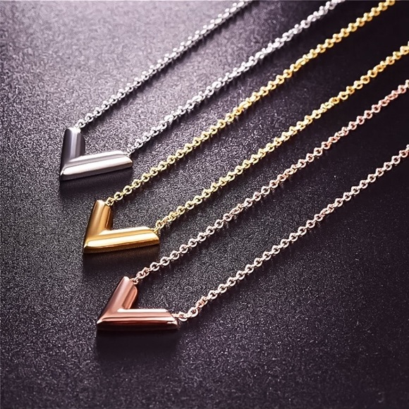 ⚜️[𝟯/$𝟮𝟴]⚜️NEW V Shape Charm Stainless Steel Necklace - Picture 4 of 9